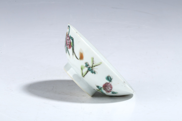 古玩陶瓷民國(guó)·粉彩花卉紋器蓋兩只真品鑒賞圖