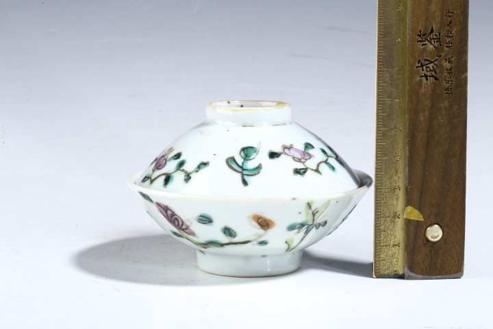 古玩陶瓷民國(guó)·粉彩花卉紋器蓋兩只真品鑒賞圖