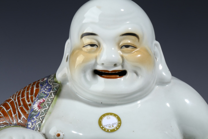 置物　弥勒佛 粉彩人物 民国粉彩弥勒佛布袋和尚坐像– [临渊阁]天地一家春