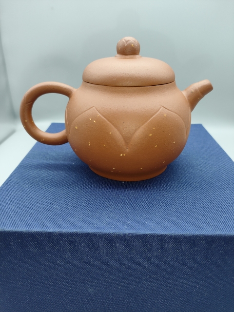 古玩雜項(xiàng)文氣稀缺雙底款,美品原礦紅泥菊蕾壺拍賣,當(dāng)前價(jià)格399元