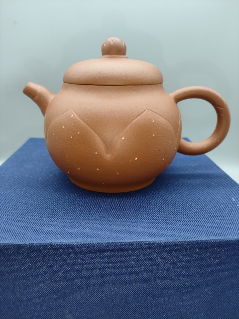 古玩雜項(xiàng)文氣稀缺雙底款,美品原礦紅泥菊蕾壺拍賣,當(dāng)前價(jià)格399元