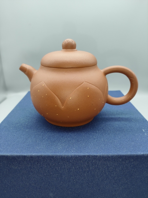 古玩雜項(xiàng)文氣稀缺雙底款,美品原礦紅泥菊蕾壺拍賣,當(dāng)前價(jià)格399元