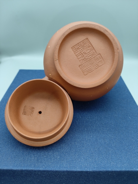 古玩雜項(xiàng)文氣稀缺雙底款,美品原礦紅泥菊蕾壺拍賣,當(dāng)前價(jià)格399元