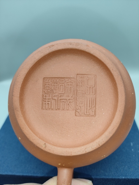 古玩雜項(xiàng)文氣稀缺雙底款,美品原礦紅泥菊蕾壺拍賣,當(dāng)前價(jià)格399元
