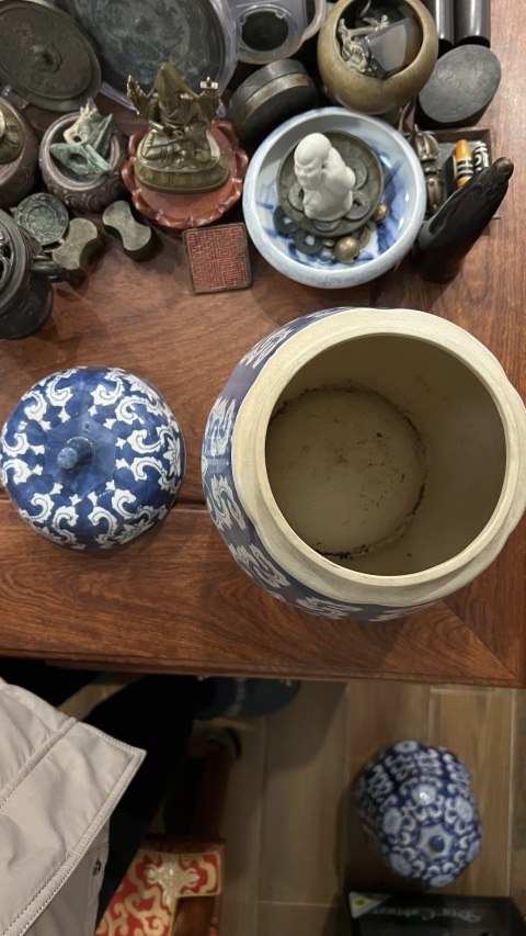 古玩陶瓷花卉紋蓋罐拍賣,當(dāng)前價(jià)格199元