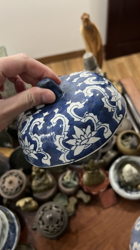 古玩陶瓷花卉紋蓋罐拍賣,當(dāng)前價(jià)格199元