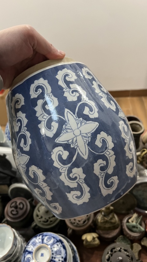 古玩陶瓷花卉紋蓋罐拍賣,當(dāng)前價(jià)格199元