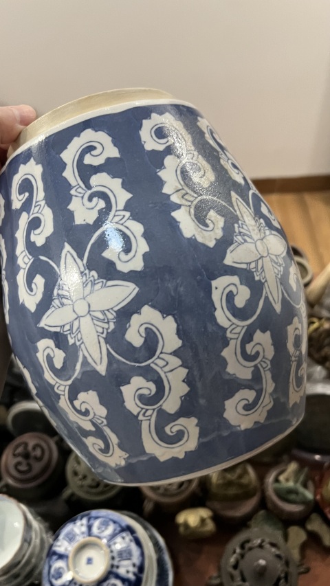 古玩陶瓷花卉紋蓋罐拍賣,當(dāng)前價(jià)格199元