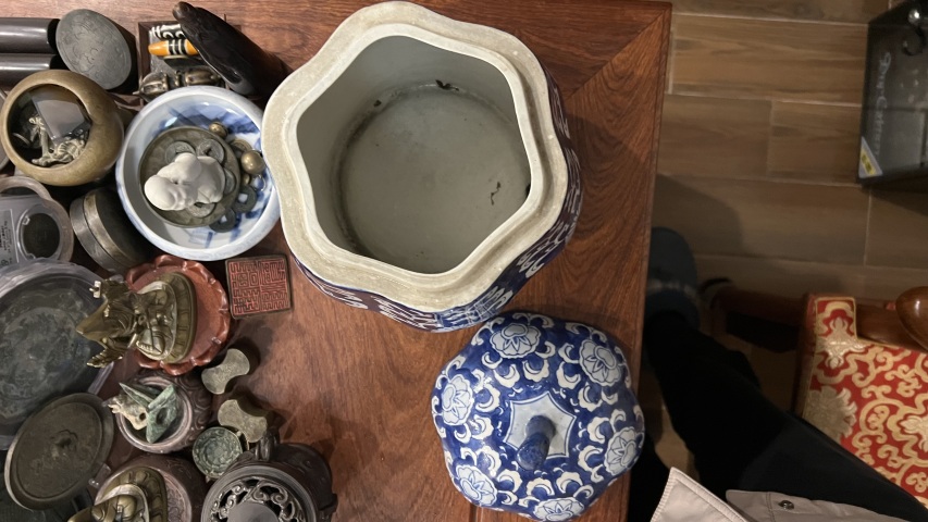 古玩陶瓷花卉紋青花蓋罐拍賣,當前價格199元