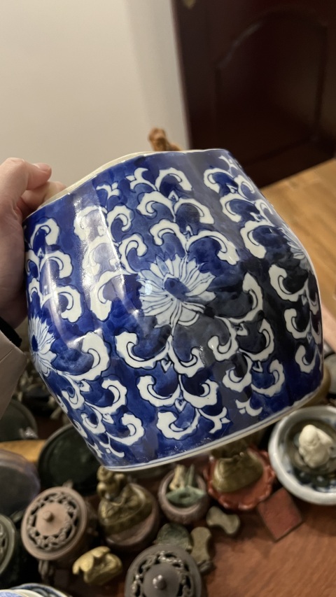 古玩陶瓷花卉紋青花蓋罐拍賣,當前價格199元