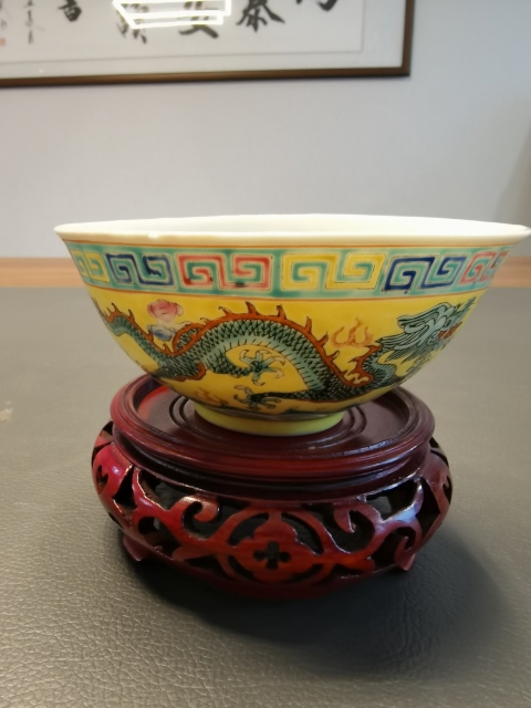 古玩陶瓷名家黃地粉彩趕珠龍紋茶碗拍賣，當前價格1888元