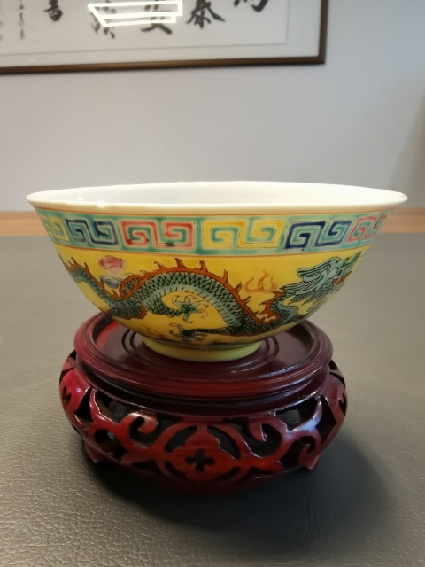 古玩陶瓷名家黃地粉彩趕珠龍紋茶碗拍賣，當前價格1888元