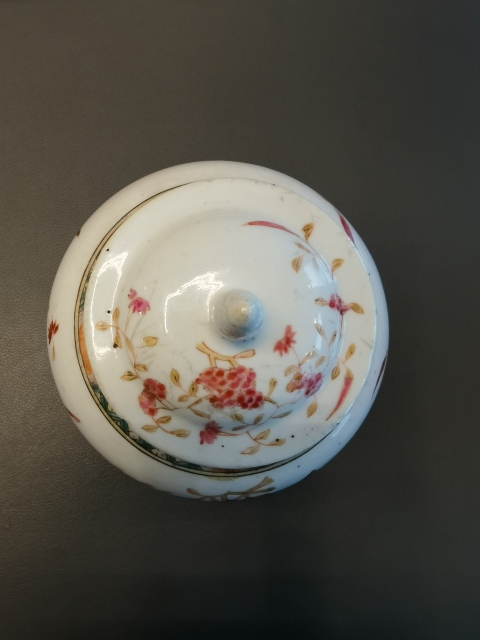 古玩陶瓷粉彩花卉紋將軍罐拍賣,當(dāng)前價格1750元