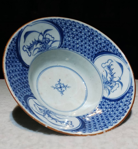 古玩陶瓷青花錦地開光花卉紋折腰碗拍賣,當前價格3000元
