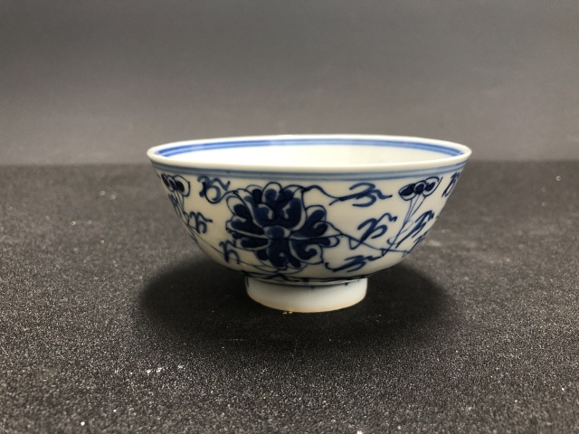 古玩陶瓷大清光緒年製本朝官窯款青花纏枝寶相蓮紋茶碗拍賣,當(dāng)前價(jià)格2980元