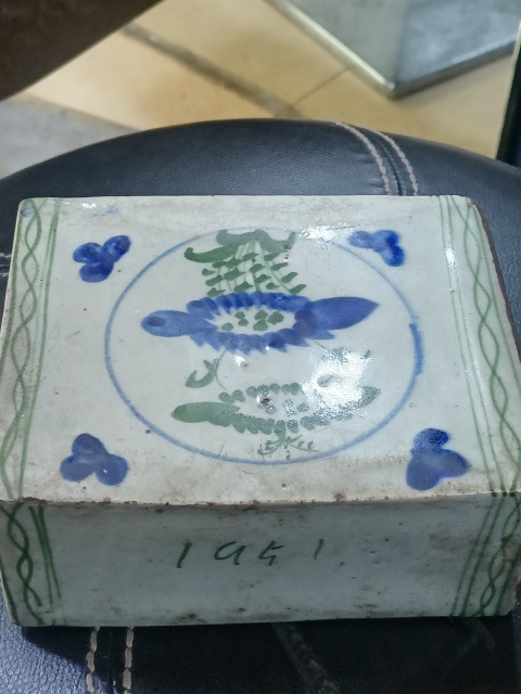 古玩陶瓷花卉紋書擋拍賣，當(dāng)前價(jià)格480元
