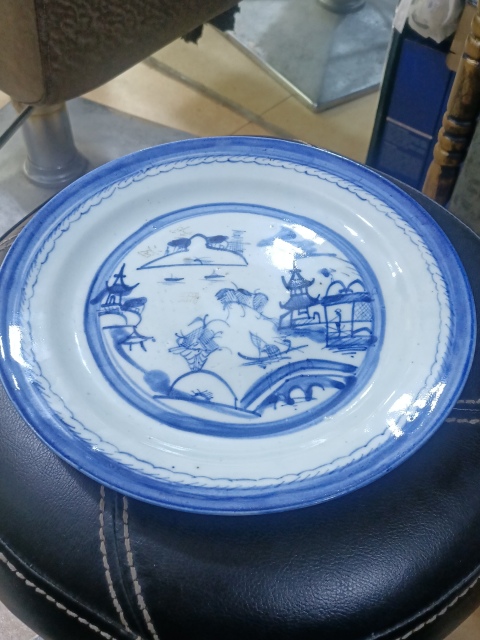 古玩陶瓷清中期青花山水人物紋折沿盤拍賣,當前價格1800元
