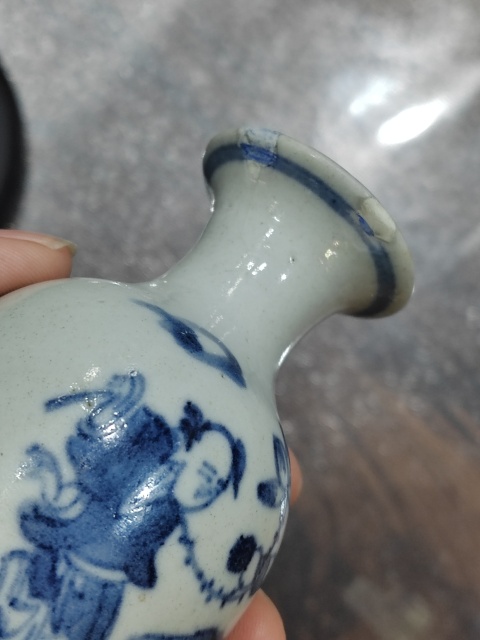 古玩陶瓷乾隆青花連生貴子人物紋瓶拍賣,當前價格1200元
