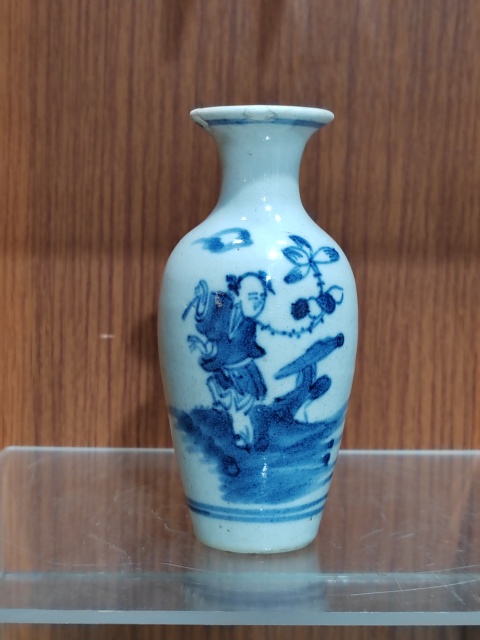 古玩陶瓷乾隆青花連生貴子人物紋瓶拍賣,當前價格1200元