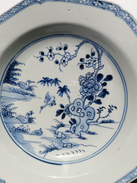 古玩陶瓷清中期?青花洞石花鳥盤拍賣，當前價格1680元