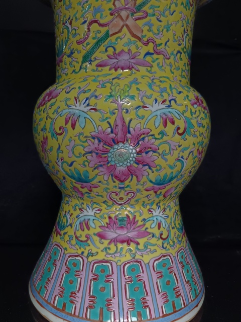 古玩陶瓷晚清黃地粉彩寶相花紋花觚拍賣，當前價格29800元