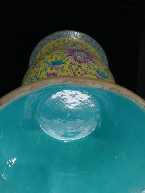 古玩陶瓷晚清黃地粉彩寶相花紋花觚拍賣，當前價格29800元