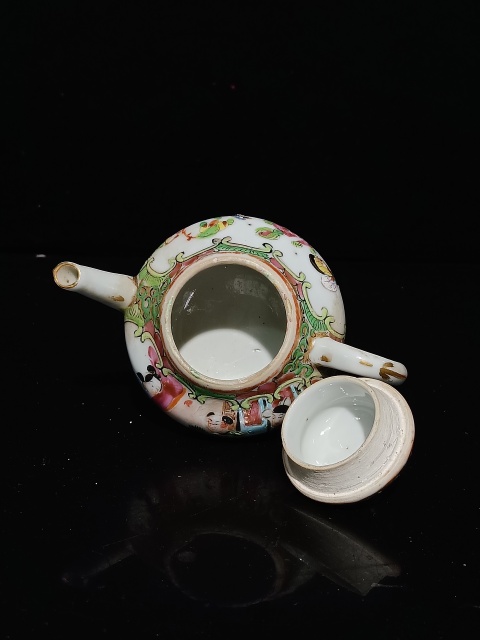 古玩陶瓷晚清廣彩西廂記人物茶壺拍賣(mài),當(dāng)前價(jià)格1658元