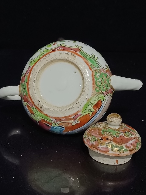 古玩陶瓷晚清廣彩西廂記人物茶壺拍賣(mài),當(dāng)前價(jià)格1658元