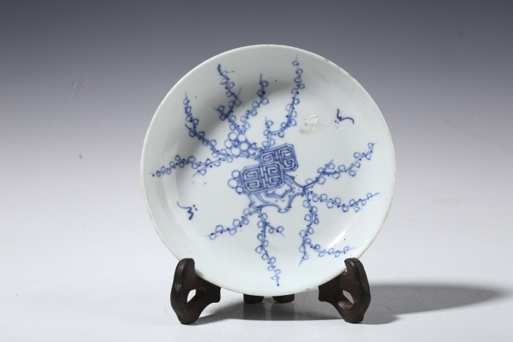 古玩陶瓷晚清·青花梅花壽字紋小盤真品鑒賞圖
