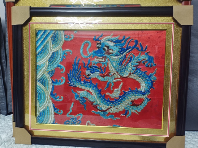 古玩雜項紅地龍紋繡片一對拍賣,當前價格5888元