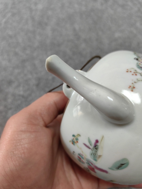 古玩陶瓷清晚期-麒麟送子粉彩提梁壺拍賣，當前價格4500元