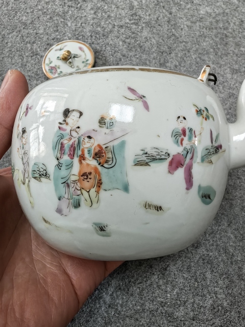 古玩陶瓷清晚期-麒麟送子粉彩提梁壺拍賣，當前價格4500元
