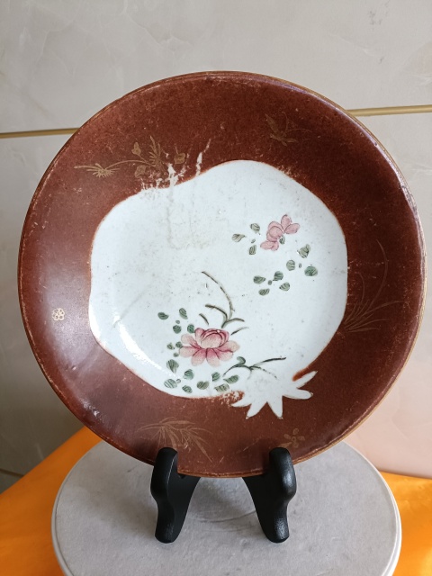 古玩陶瓷乾隆本朝款紫金釉開光粉彩花卉紋賞盤拍賣,當前價格1880元