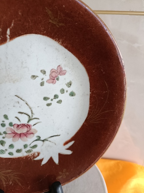 古玩陶瓷乾隆本朝款紫金釉開光粉彩花卉紋賞盤拍賣,當前價格1880元