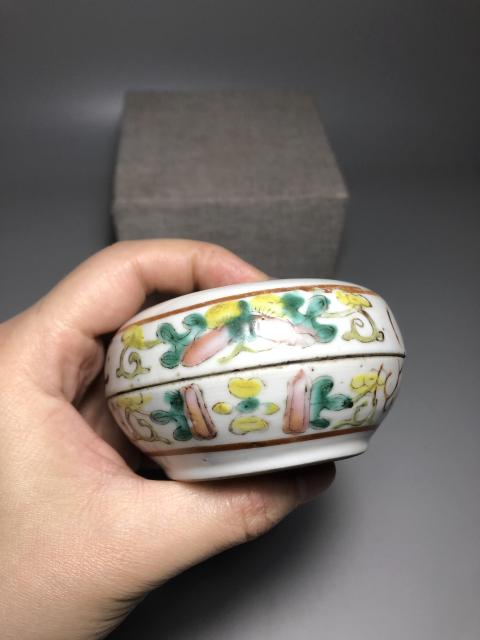 古玩陶瓷清同志，粉彩五子奪魁圖粉盒拍賣，當(dāng)前價(jià)格1200元