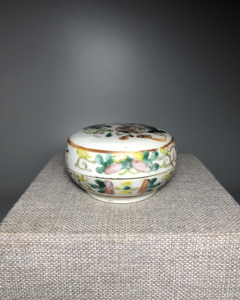 古玩陶瓷清同志，粉彩五子奪魁圖粉盒拍賣，當(dāng)前價(jià)格1200元