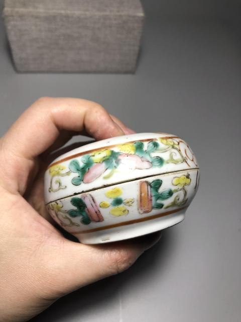 古玩陶瓷清同志，粉彩五子奪魁圖粉盒拍賣，當(dāng)前價(jià)格1200元