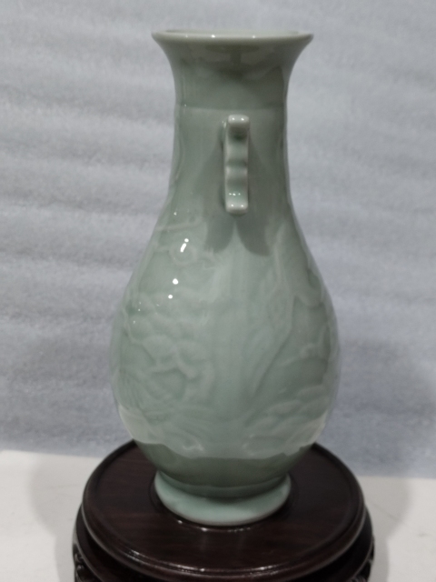 古玩陶瓷青釉松鶴紋雙耳瓶拍賣，當(dāng)前價格0元