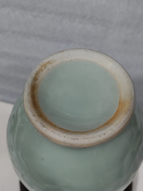 古玩陶瓷青釉松鶴紋雙耳瓶拍賣，當(dāng)前價格0元