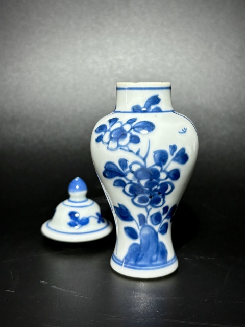 古玩陶瓷清康熙·青花洞石花卉紋將軍瓶拍賣，當前價格1288元