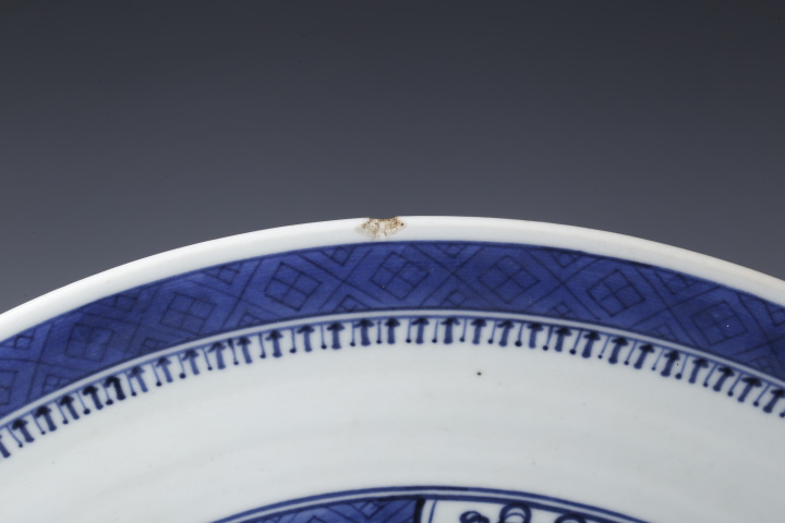 域鉴古玩】清中·青花山水楼阁纹大盘拍卖价格/图片/值多少钱