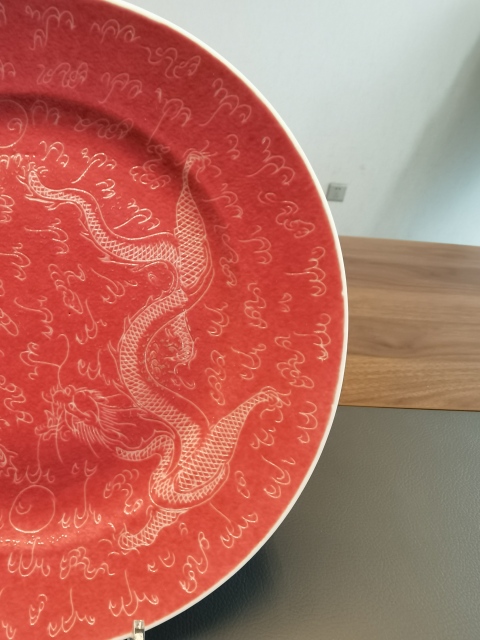 古玩陶瓷大清光緒年製官窯款胭脂紅軋道五爪龍紋折沿盤拍賣,當前價格1200元