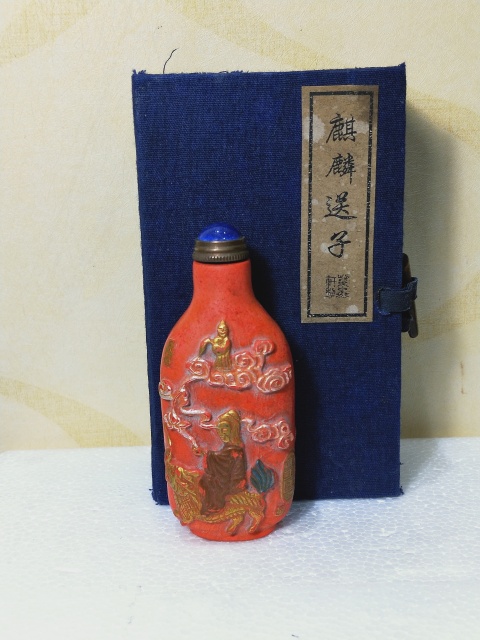 古玩陶瓷麒麟送子朱砂鼻煙壺拍賣，當前價格568元