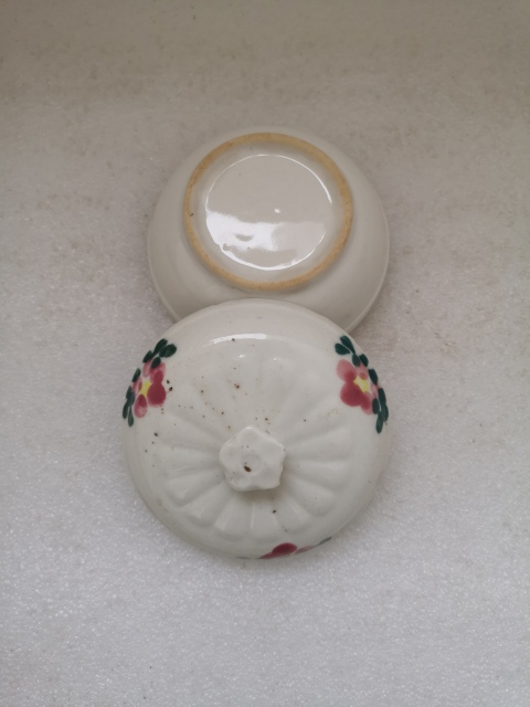 古玩陶瓷粉彩花卉紋粉盒拍賣，當前價格398元