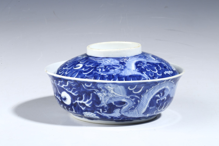 古玩陶瓷清晚期青花留白雙龍紋蓋碗拍賣,當前價格4000元