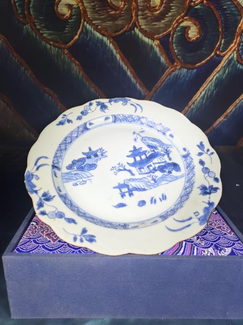 古玩陶瓷【實物鑒真佳士得拍出】清早期精品青花亭臺風景圖花口大盤003拍賣,當前價格7798元