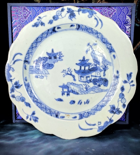 古玩陶瓷【實物鑒真佳士得拍出】清早期精品青花亭臺風景圖花口大盤003拍賣,當前價格7798元