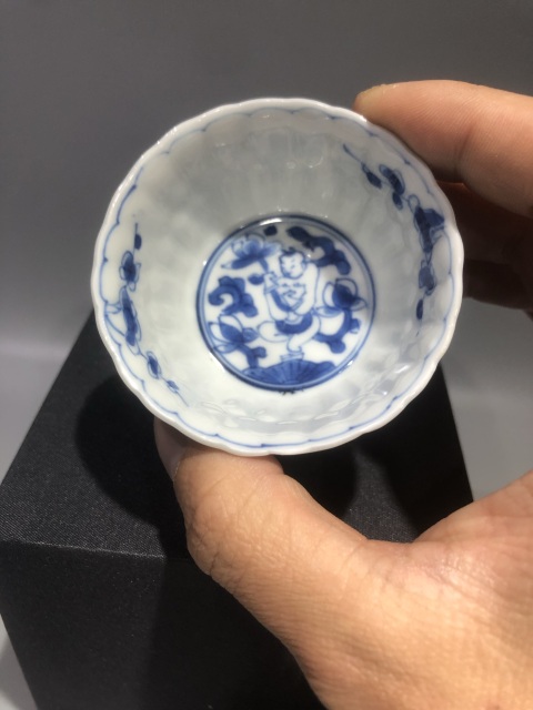 古玩陶瓷（精品品茗杯）清-康熙-連生貴子圖-花口品茗杯拍賣，當前價格1962元