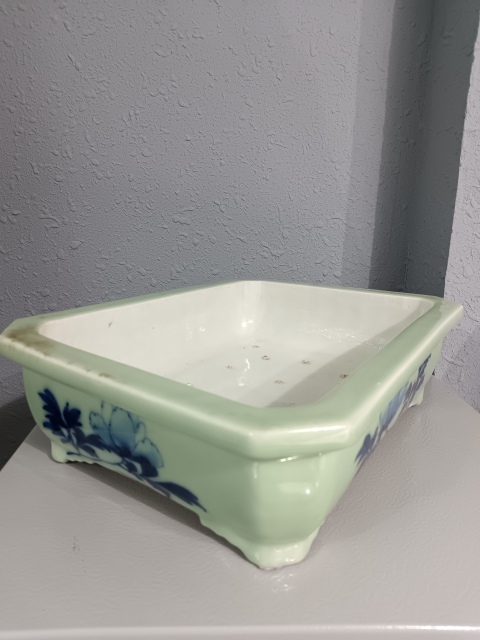 古玩陶瓷民國豆青釉地青花牡丹紋水仙盆拍賣,當前價格2300元