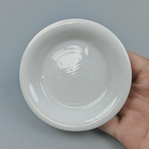 古玩陶瓷【望月樓】清晚期德化窯白釉壽字紋盤拍賣,當前價格1000元